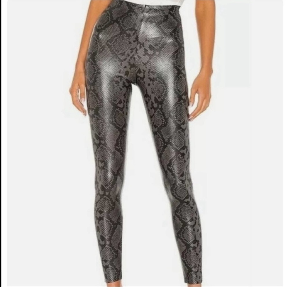7 FOR ALL MANKIND Snake Printed Faux Leather Legging Pants Grey High Rise